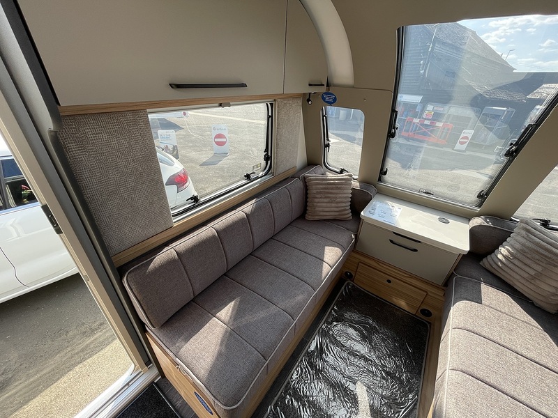 Bailey Phoenix Black Edition 640 2026 Caravan - Large 8