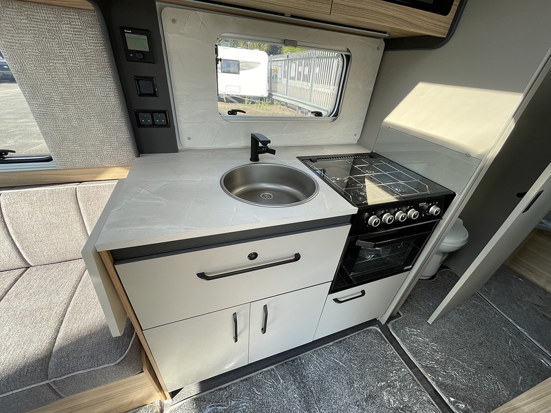 Bailey Phoenix Black Edition 640 2026 Caravan - Large 11