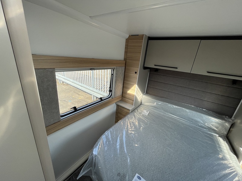 Bailey Phoenix Black Edition 640 2026 Caravan - Large 21