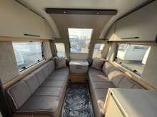 Bailey Phoenix Black Edition 640 2026 Caravan3