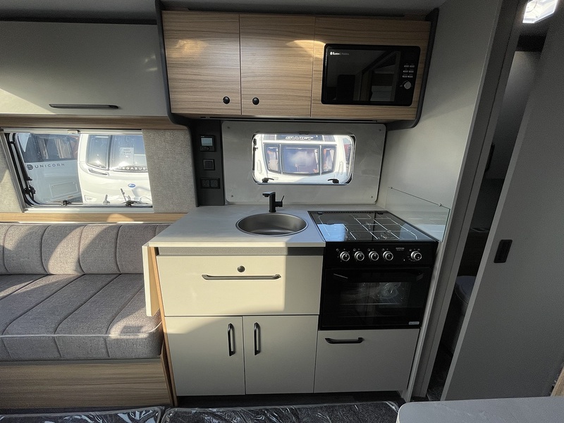 Bailey Phoenix Black Edition 640 2026 Caravan - Large 5