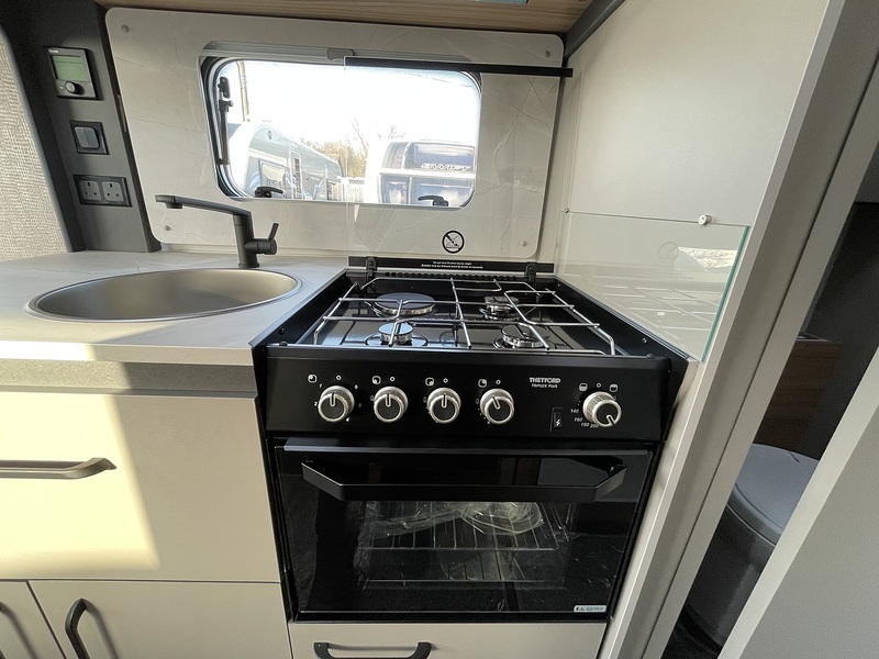 Bailey Phoenix Black Edition 640 2026 Caravan - Large 8