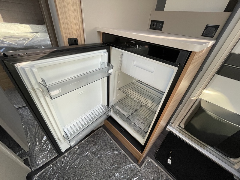 Bailey Phoenix Black Edition 640 2026 Caravan - Large 11