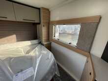 Bailey Phoenix Black Edition 640 2026 Caravan18