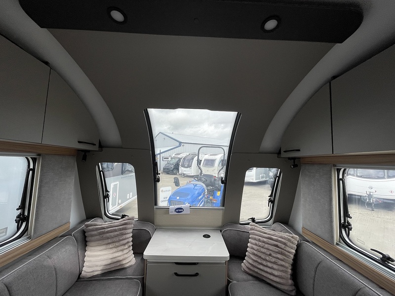 Bailey Phoenix Black Edition 640 2026 Caravan - Large 4