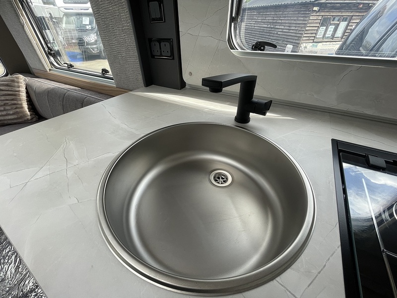 Bailey Phoenix Black Edition 640 2026 Caravan - Large 7