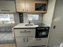 Bailey Phoenix Black Edition 640 2026 Caravan6