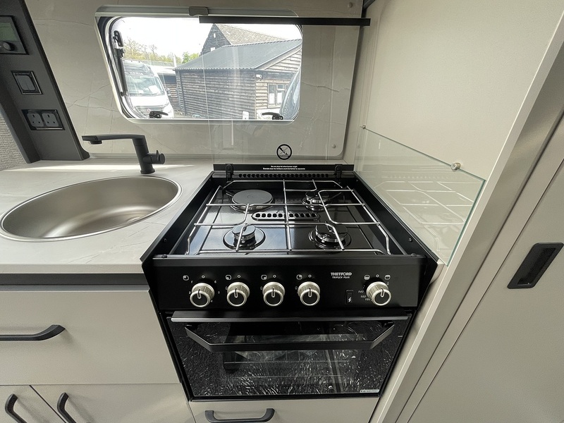 Bailey Phoenix Black Edition 640 2026 Caravan - Large 8