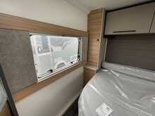 Bailey Phoenix Black Edition 640 2026 Caravan18