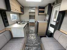 Bailey Phoenix Black Edition 640 2026 Caravan2