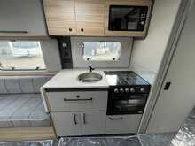 Bailey Phoenix Black Edition 640 2026 Caravan5