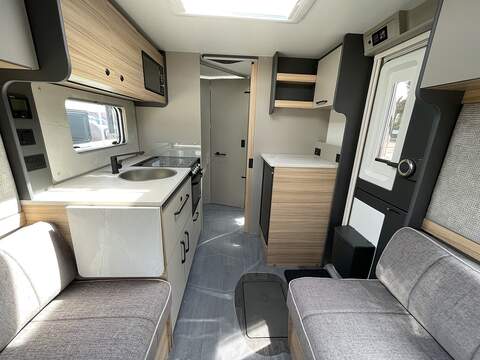 Bailey Phoenix Black Edition 640 Caravan - N2162