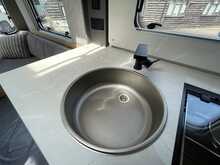 Bailey Phoenix Black Edition 640 2026 Caravan7