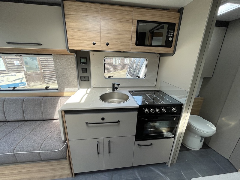 Bailey Phoenix Black Edition 640 2026 Caravan - Large 6