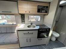 Bailey Phoenix Black Edition 640 2026 Caravan6