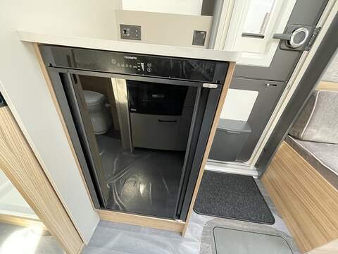 Bailey Phoenix Black Edition 640 Caravan - N2162