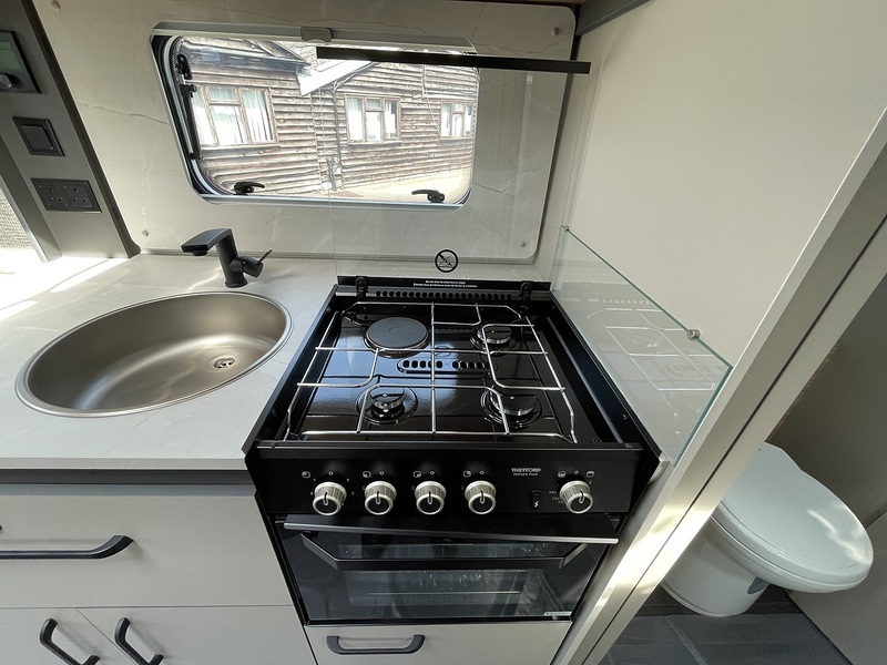 Bailey Phoenix Black Edition 640 2026 Caravan - Large 8