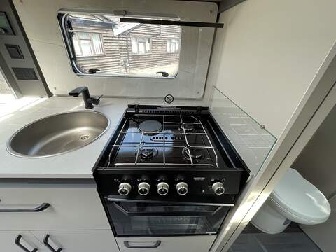 Bailey Phoenix Black Edition 640 Caravan - N2162