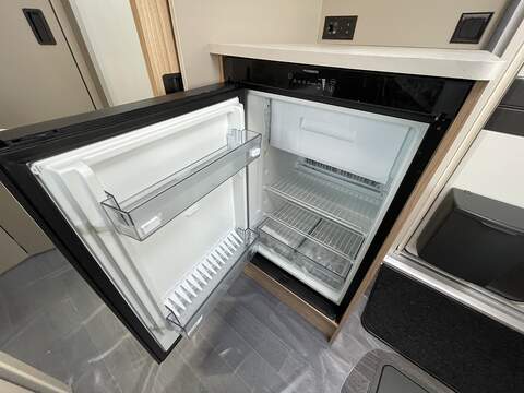 Bailey Phoenix Black Edition 640 Caravan - N2162