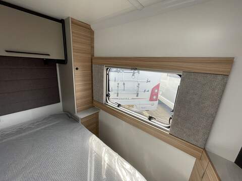 Bailey Phoenix Black Edition 640 Caravan - N2162