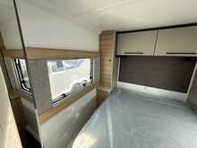Bailey Phoenix Black Edition 640 2026 Caravan18