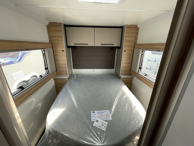 Bailey Phoenix Black Edition 640 2026 Caravan - Large 16