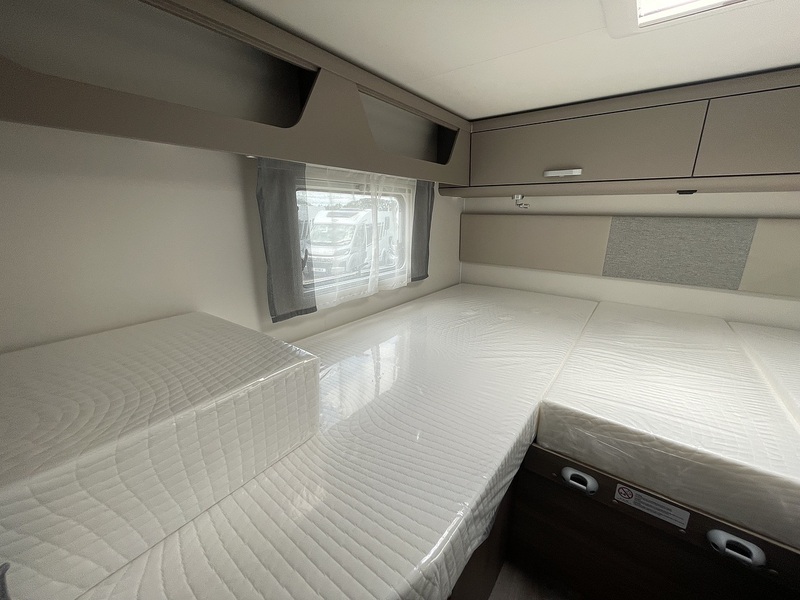 Carado T447  Motorhome - Large 22