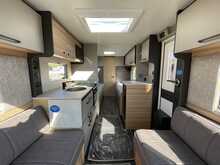 Bailey Phoenix Black Edition 642  Caravan4