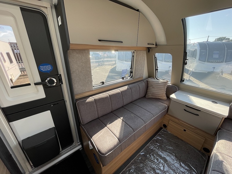 Bailey Phoenix Black Edition 642  Caravan - Large 8
