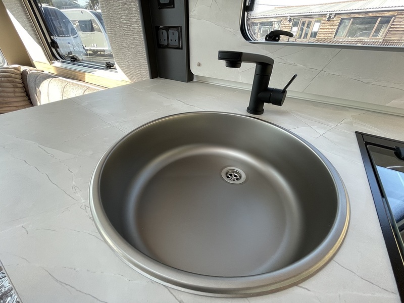 Bailey Phoenix Black Edition 642  Caravan - Large 11