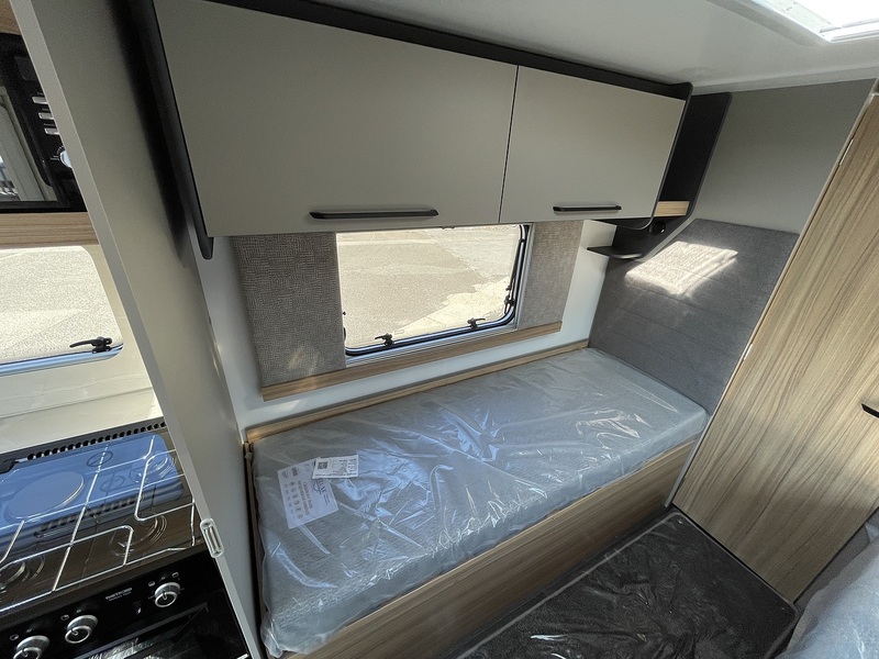 Bailey Phoenix Black Edition 642  Caravan - Large 19