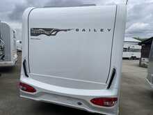 Bailey Phoenix Black Edition 642 2026 Caravan1
