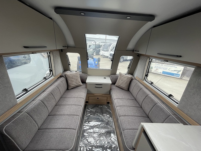 Bailey Phoenix Black Edition 642 2026 Caravan - Large 3