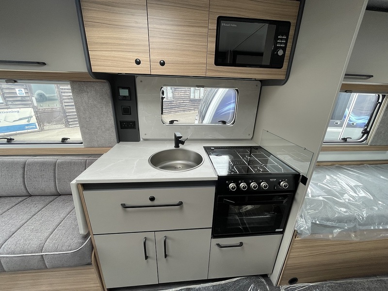 Bailey Phoenix Black Edition 642 2026 Caravan - Large 5