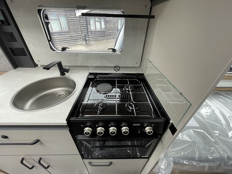 Bailey Phoenix Black Edition 642 2026 Caravan - Large 7