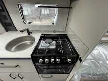 Bailey Phoenix Black Edition 642 2026 Caravan7