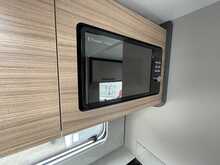 Bailey Phoenix Black Edition 642 2026 Caravan8