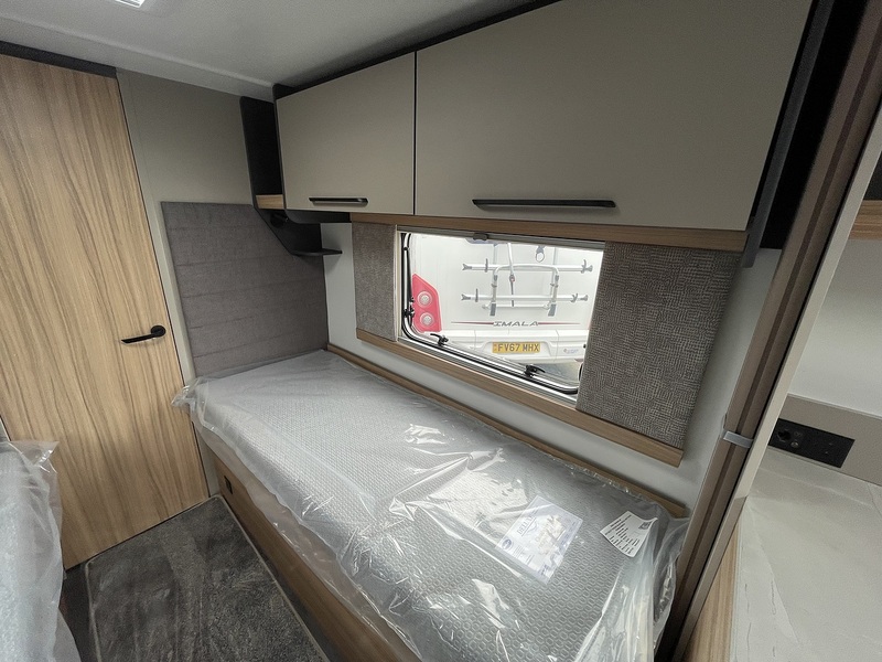 Bailey Phoenix Black Edition 642 2026 Caravan - Large 12