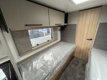 Bailey Phoenix Black Edition 642 2026 Caravan13