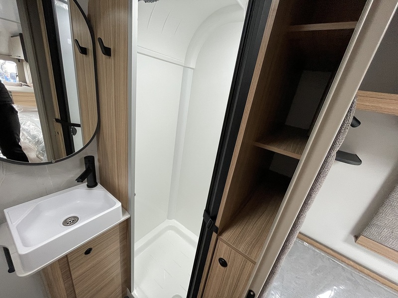 Bailey Phoenix Black Edition 642 2026 Caravan - Large 16