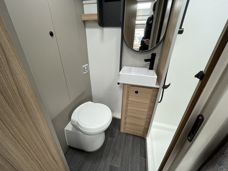 Bailey Phoenix Black Edition 642 2026 Caravan - Large 15