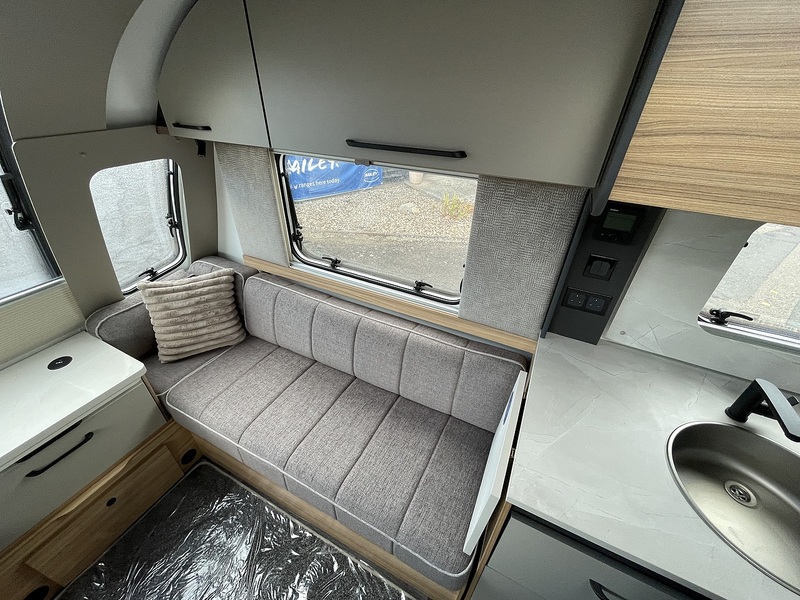 Bailey Phoenix Black Edition 644 2026 Caravan - Large 7