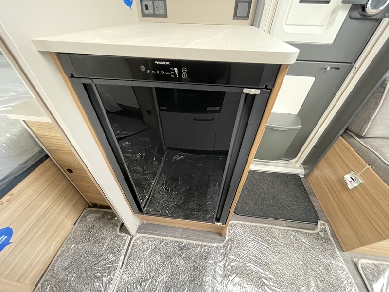 Bailey Phoenix Black Edition 644 2026 Caravan - Large 16