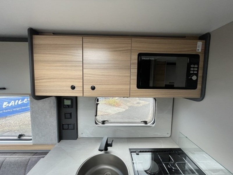 Bailey Phoenix Black Edition 644 2026 Caravan - Large 15