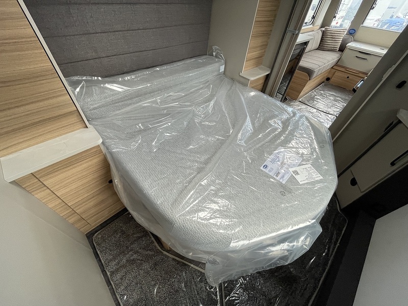 Bailey Phoenix Black Edition 644 2026 Caravan - Large 16