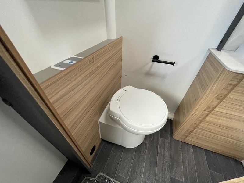 Bailey Phoenix Black Edition 644 2026 Caravan - Large 22