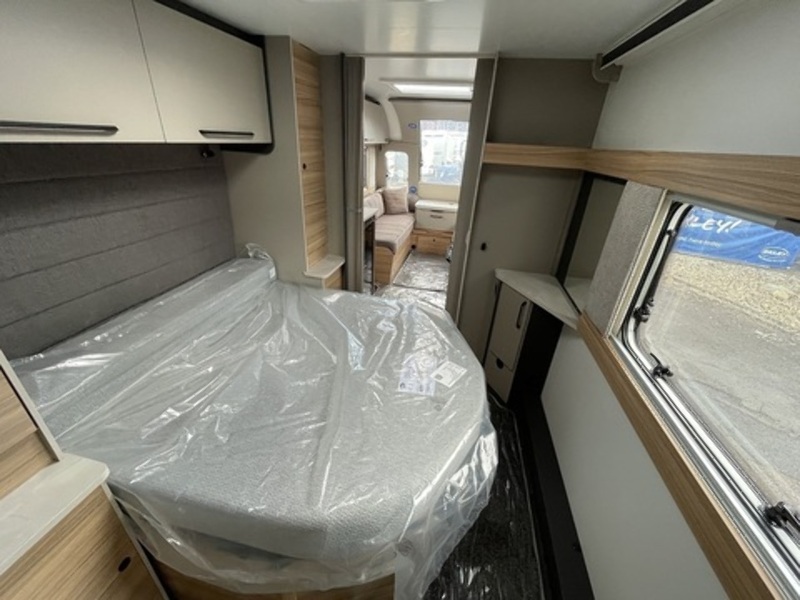 Bailey Phoenix Black Edition 644 2026 Caravan - Large 18