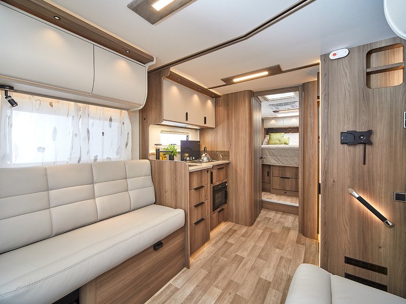 Coachman Travel Master 565 Motorhome - N2172