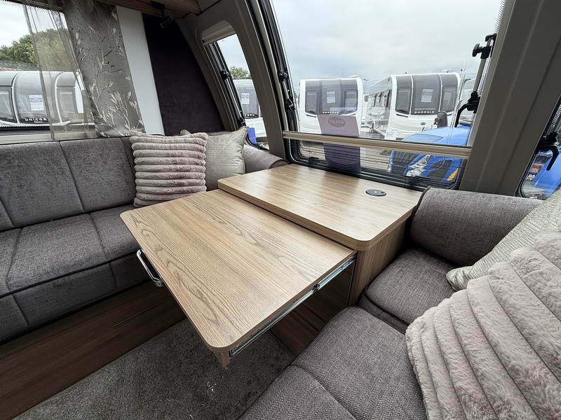 Bailey Unicorn Deluxe Madrid 2026 Caravan - Large 8