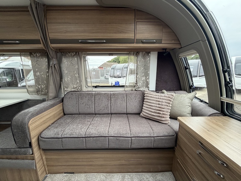 Bailey Unicorn Deluxe Madrid 2026 Caravan - Large 22